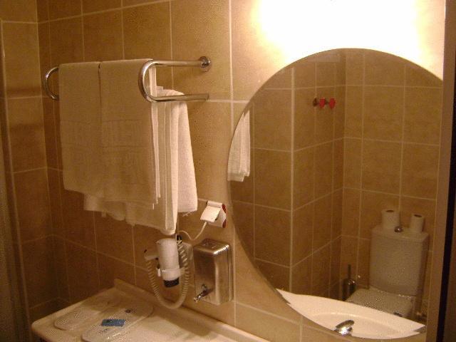 Metropolis Hotel Torbali Ruang foto