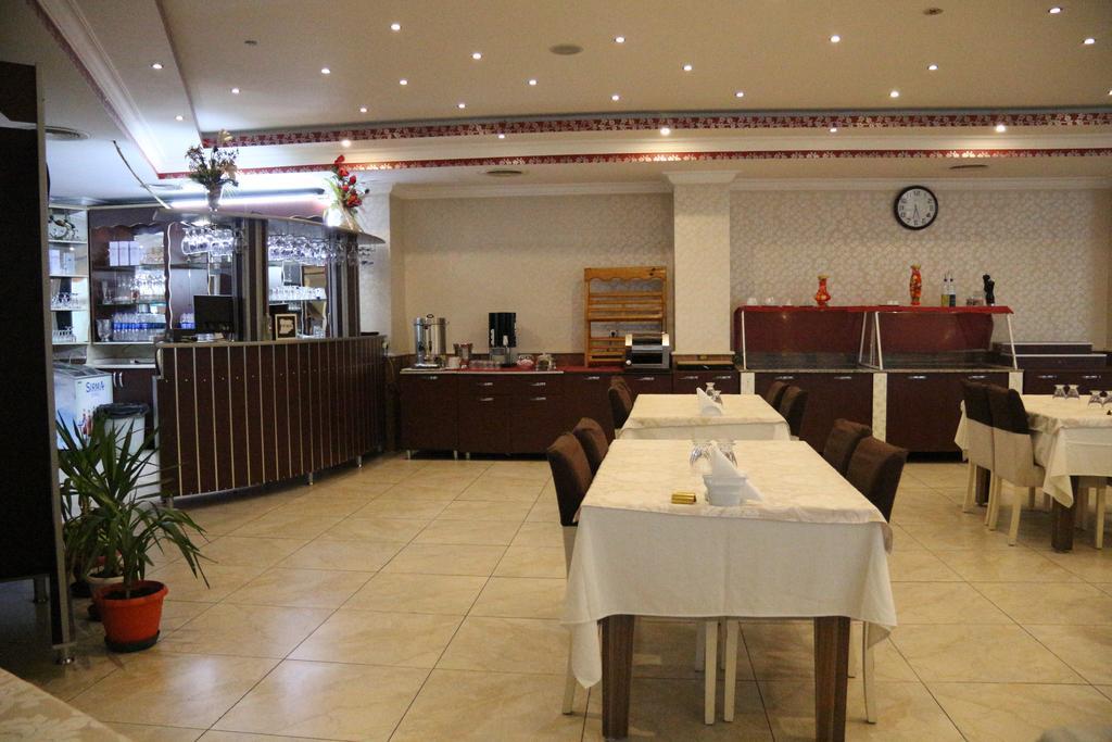 Metropolis Hotel Torbali Bagian luar foto