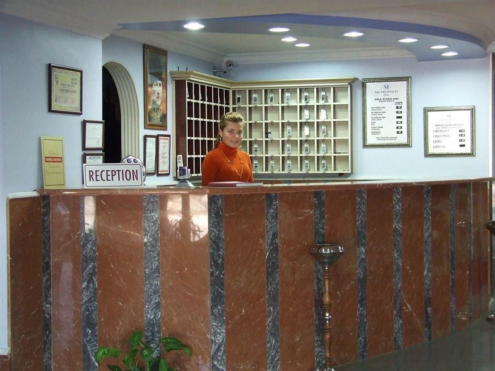 Metropolis Hotel Torbali Bagian luar foto