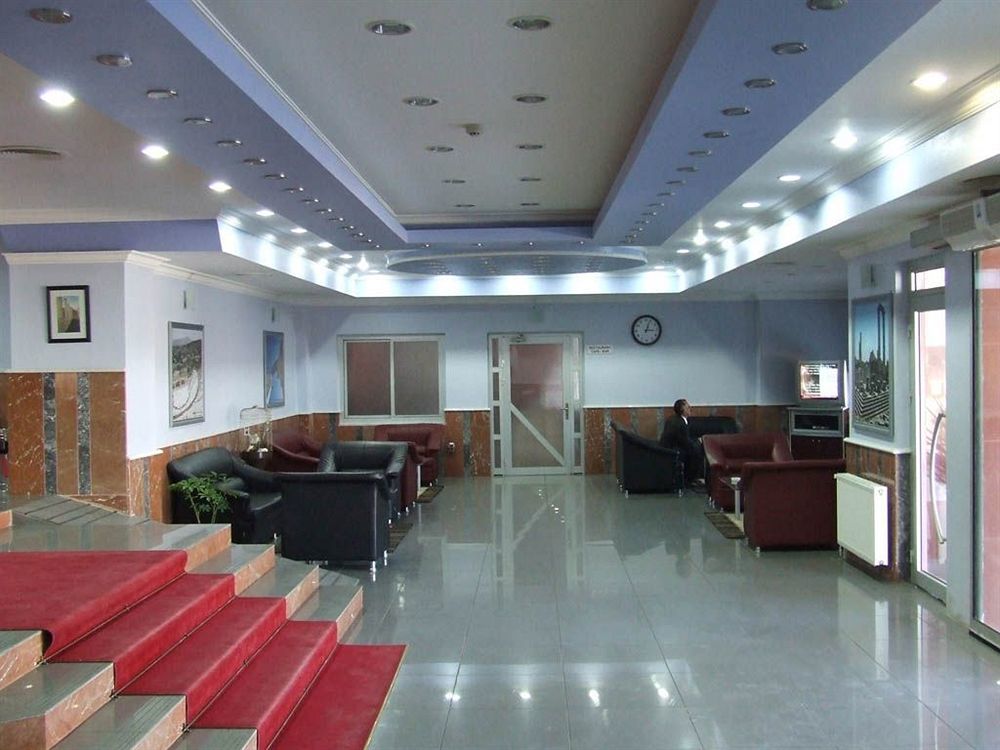 Metropolis Hotel Torbali Bagian luar foto