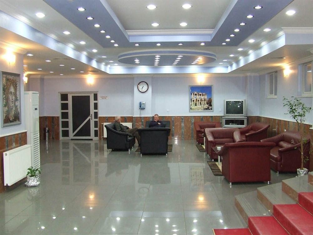 Metropolis Hotel Torbali Bagian luar foto