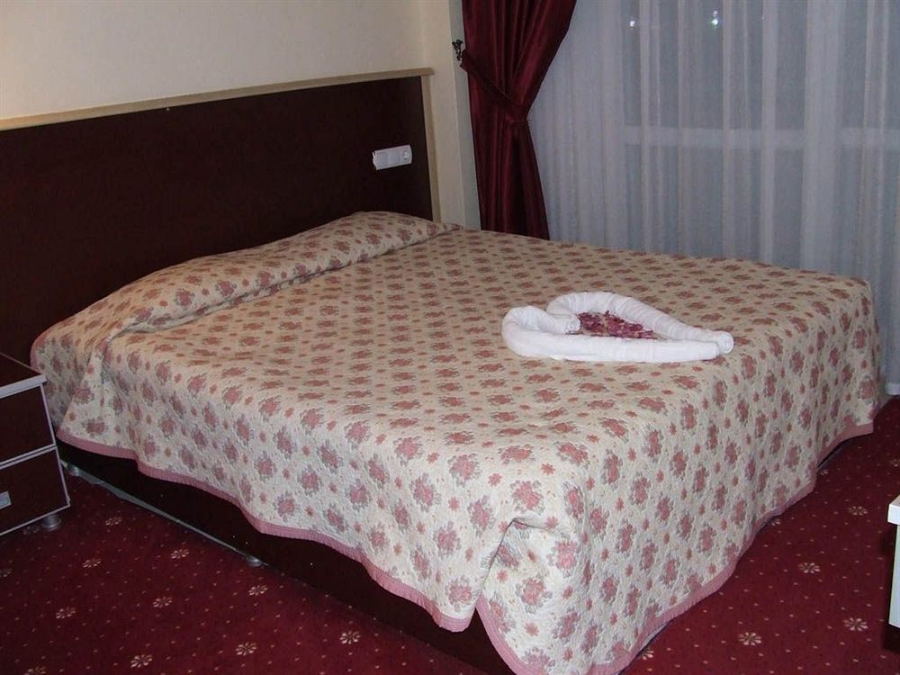 Metropolis Hotel Torbali Bagian luar foto