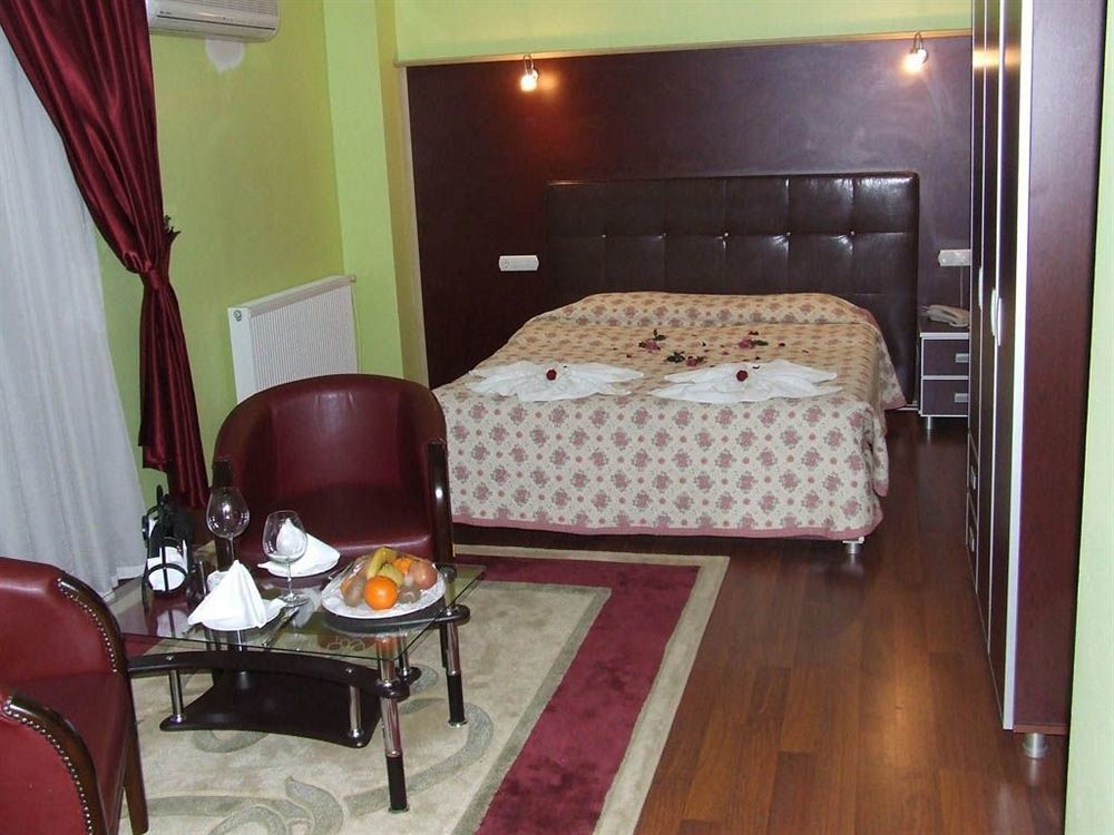 Metropolis Hotel Torbali Bagian luar foto