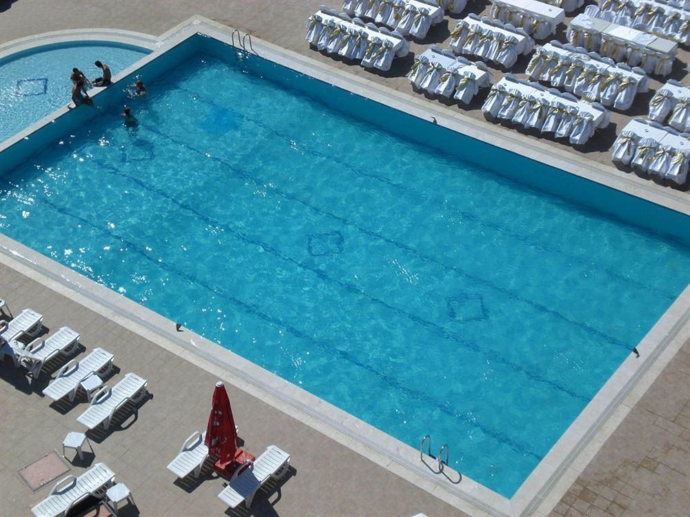 Metropolis Hotel Torbali Bagian luar foto