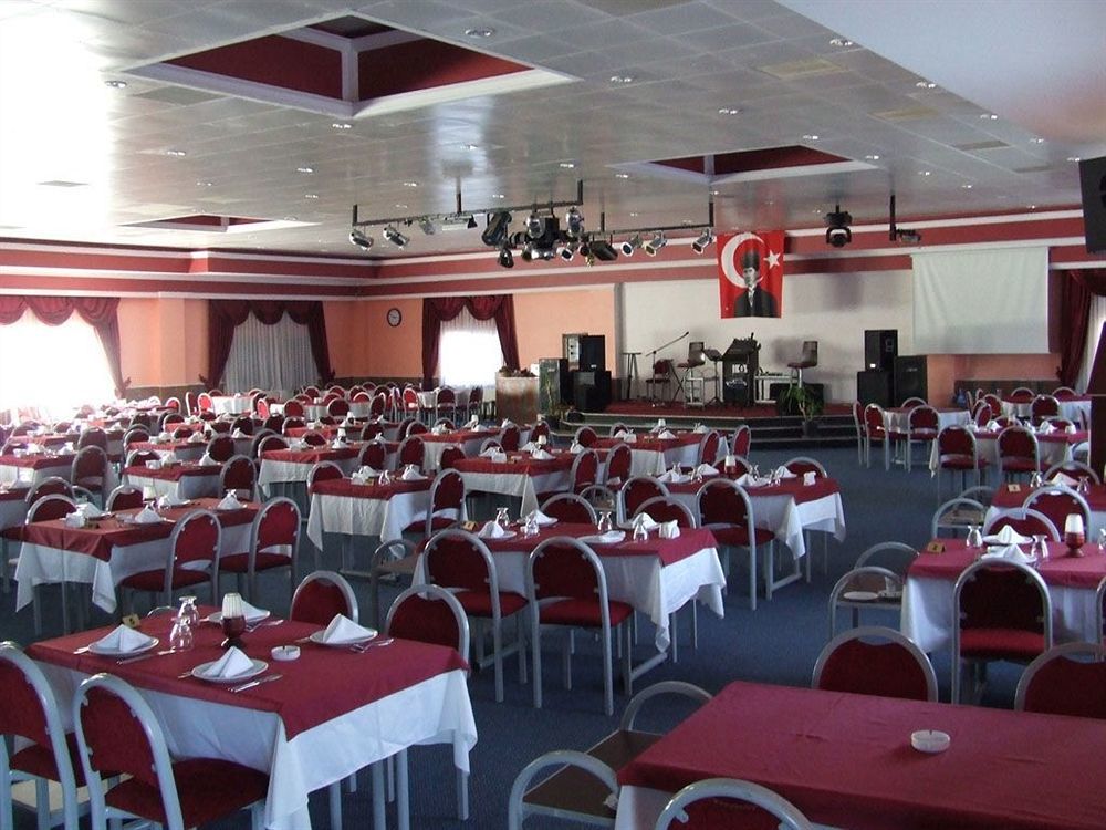 Metropolis Hotel Torbali Bagian luar foto