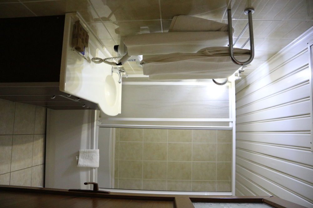 Metropolis Hotel Torbali Bagian luar foto