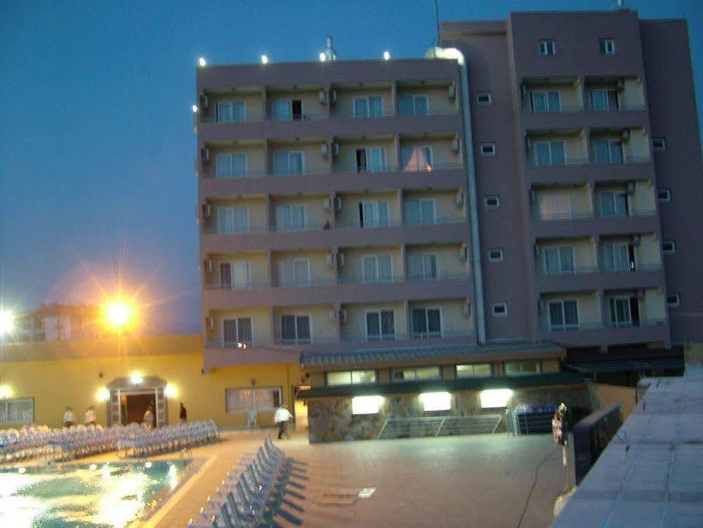 Metropolis Hotel Torbali Bagian luar foto