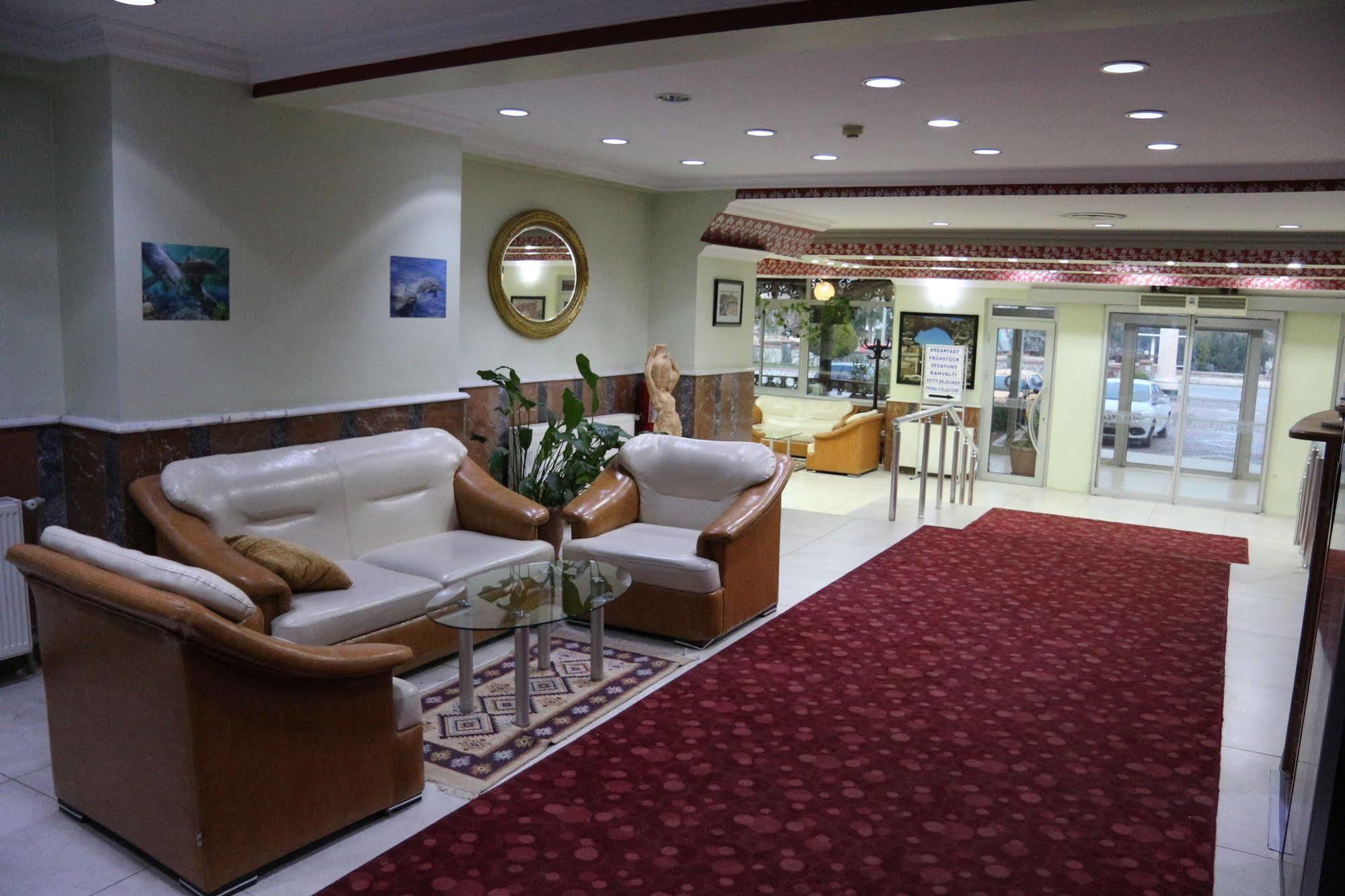 Metropolis Hotel Torbali Bagian luar foto
