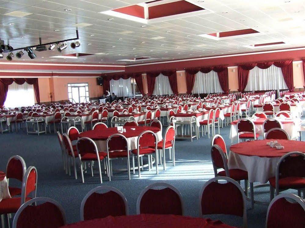 Metropolis Hotel Torbali Bagian luar foto