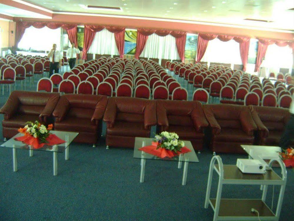 Metropolis Hotel Torbali Bagian luar foto