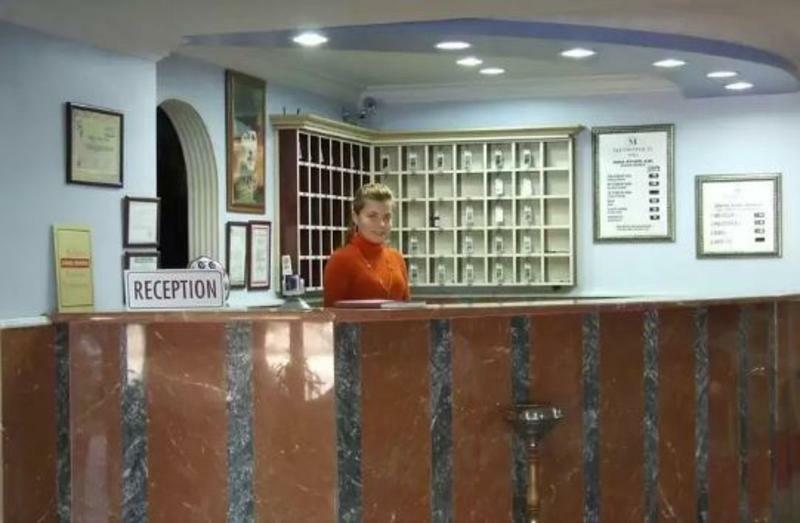Metropolis Hotel Torbali Bagian luar foto