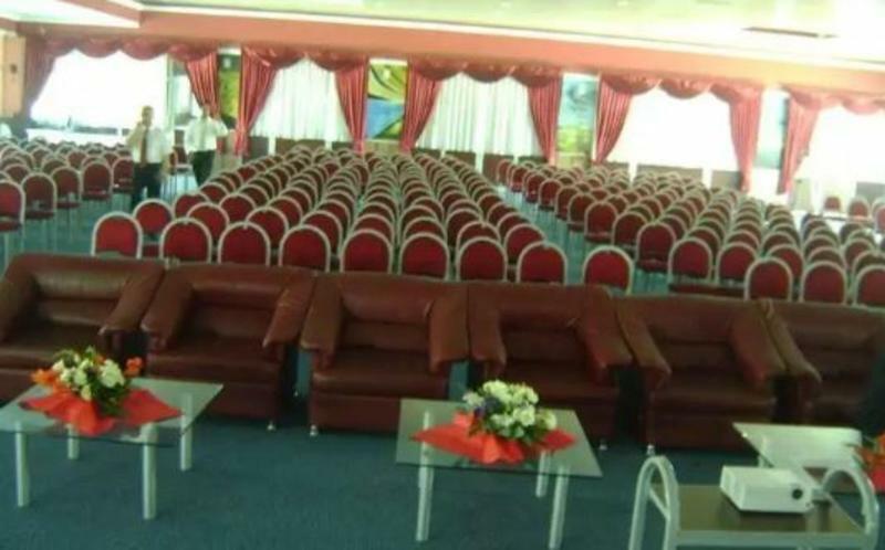 Metropolis Hotel Torbali Bagian luar foto