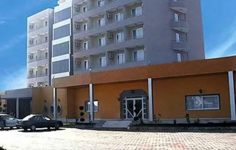 Metropolis Hotel Torbali Bagian luar foto